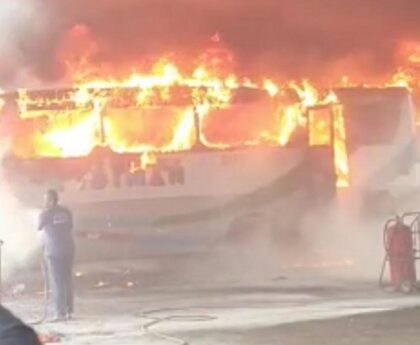 bus Budiman terbakar (foto/istimewa)