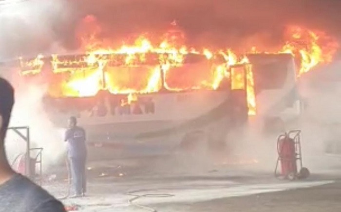 bus Budiman terbakar (foto/istimewa)