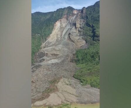 Longsoran Gunung Galunggung yang diduga Akibat Intensitas Curah Hujan yang Tinggi.(Foto: Fajar - Radar tv)